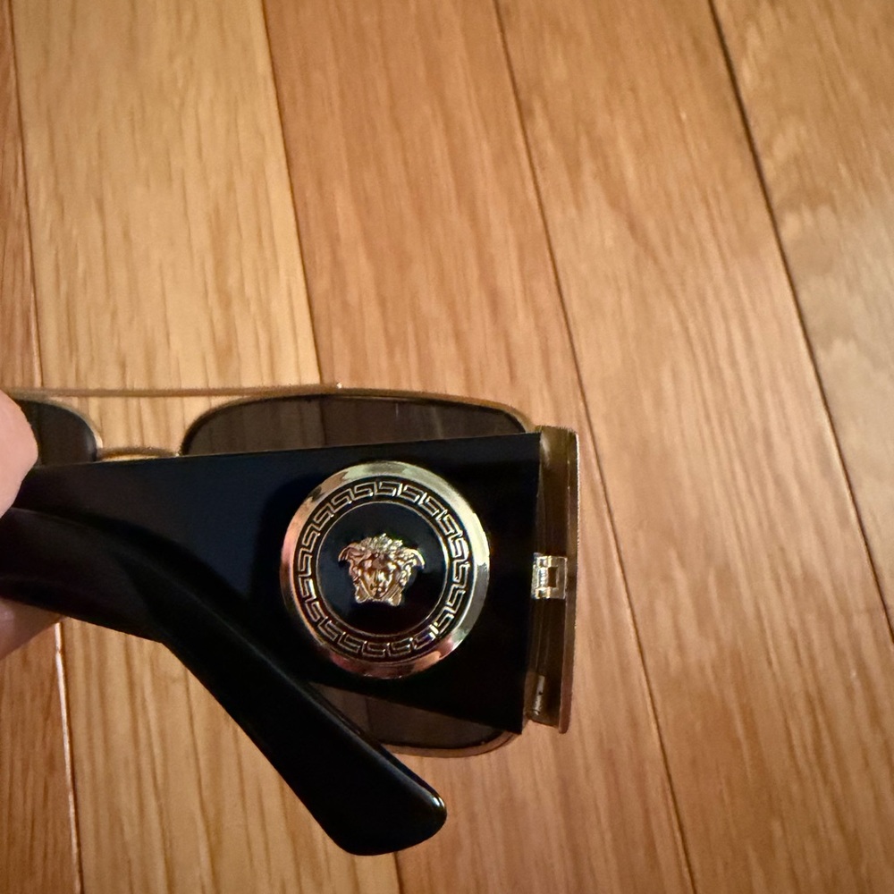 Authentic Versace Polarized Gold and Dark Gray  Sunglasses Unisex NIB never worn - Picture 2 of 10